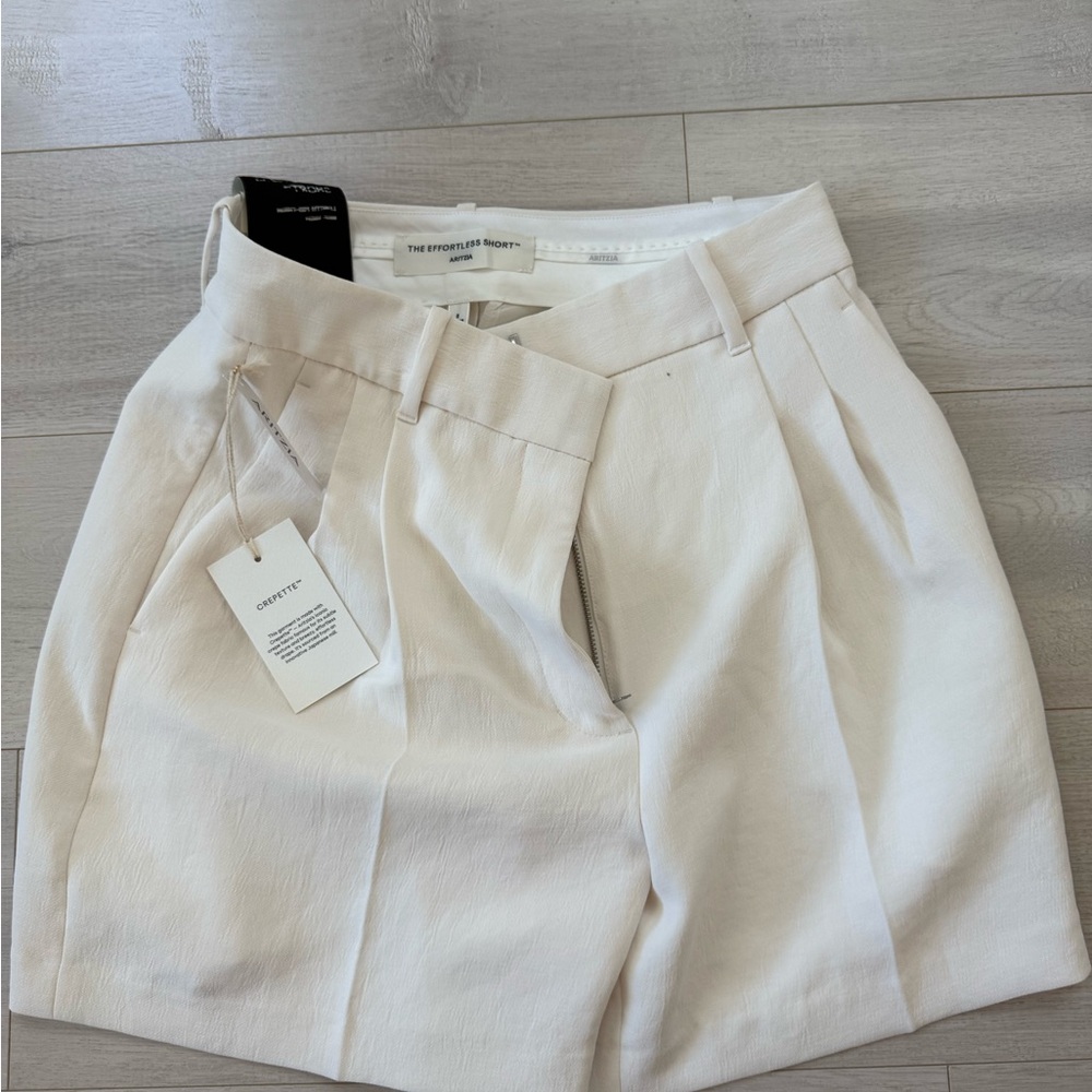 Aritzia Effortless Shorts Light Burch